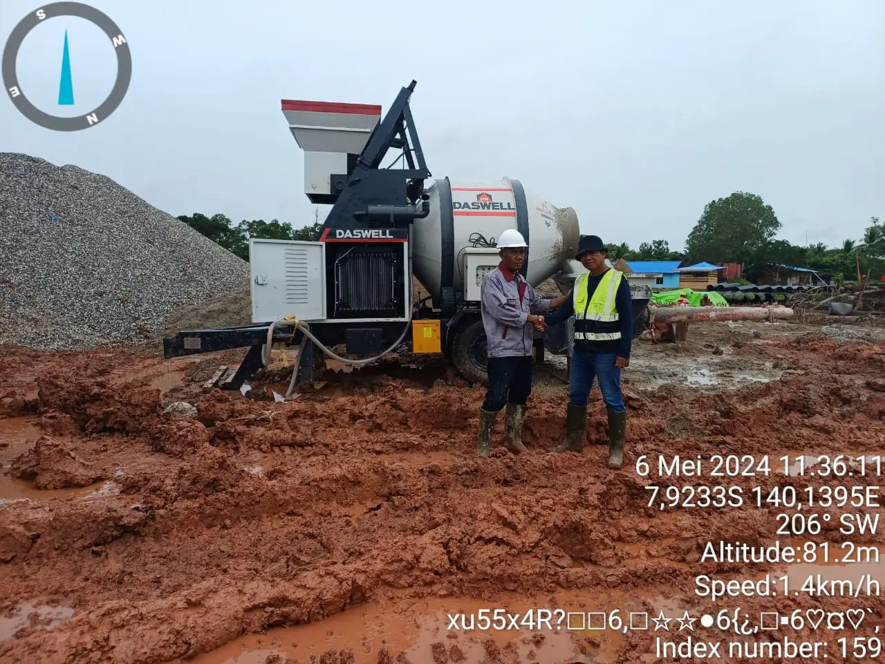 Concrete Mixer with Pump (Concrete Mixer with Pump) - Sistem pompa hidrolik ganda memastikan aliran beton lancar dengan daya dorong horizontal dan vertikal yang kuat.